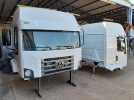 Cabine Volkswagen Constellation Teto Alto completa